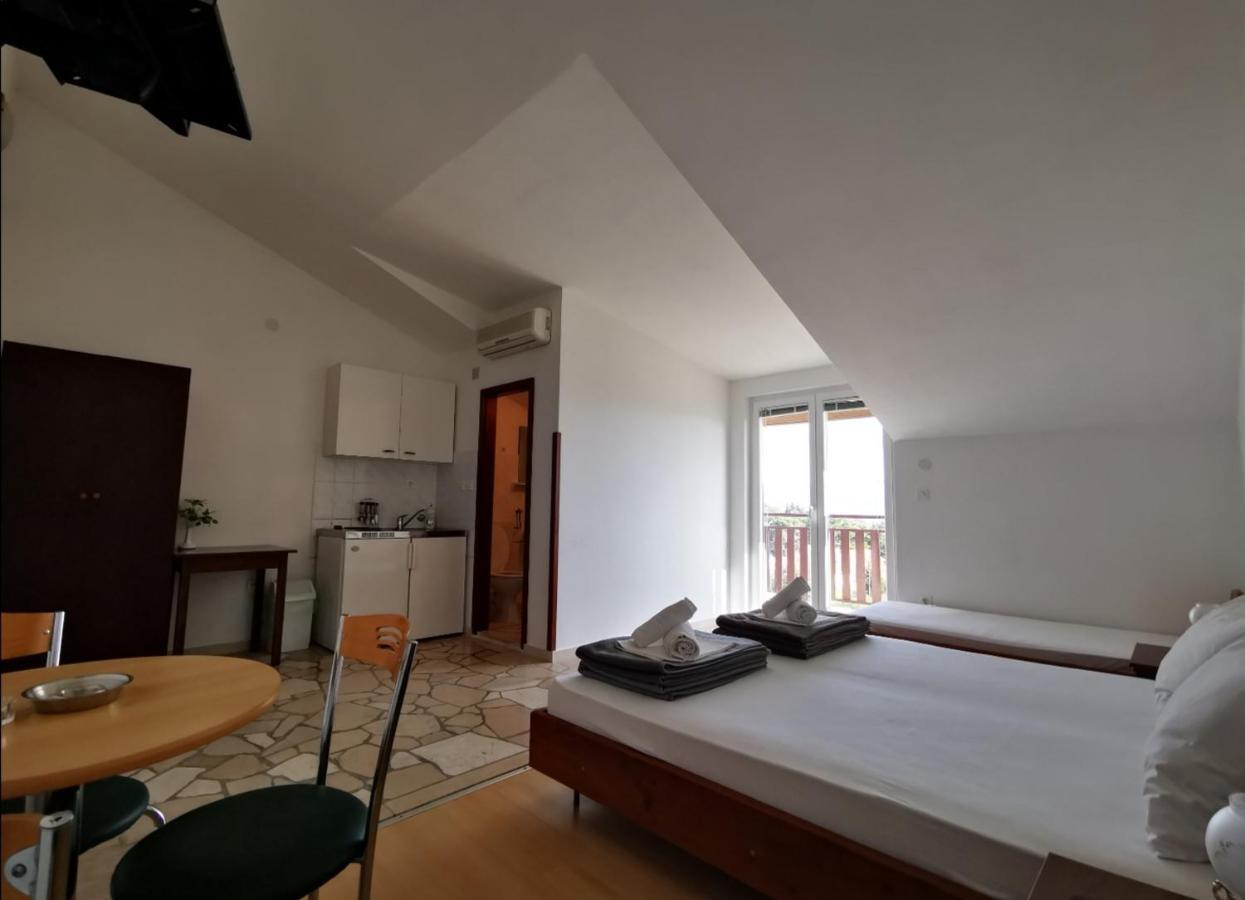 Apartments Plazibat Škrip 外观 照片
