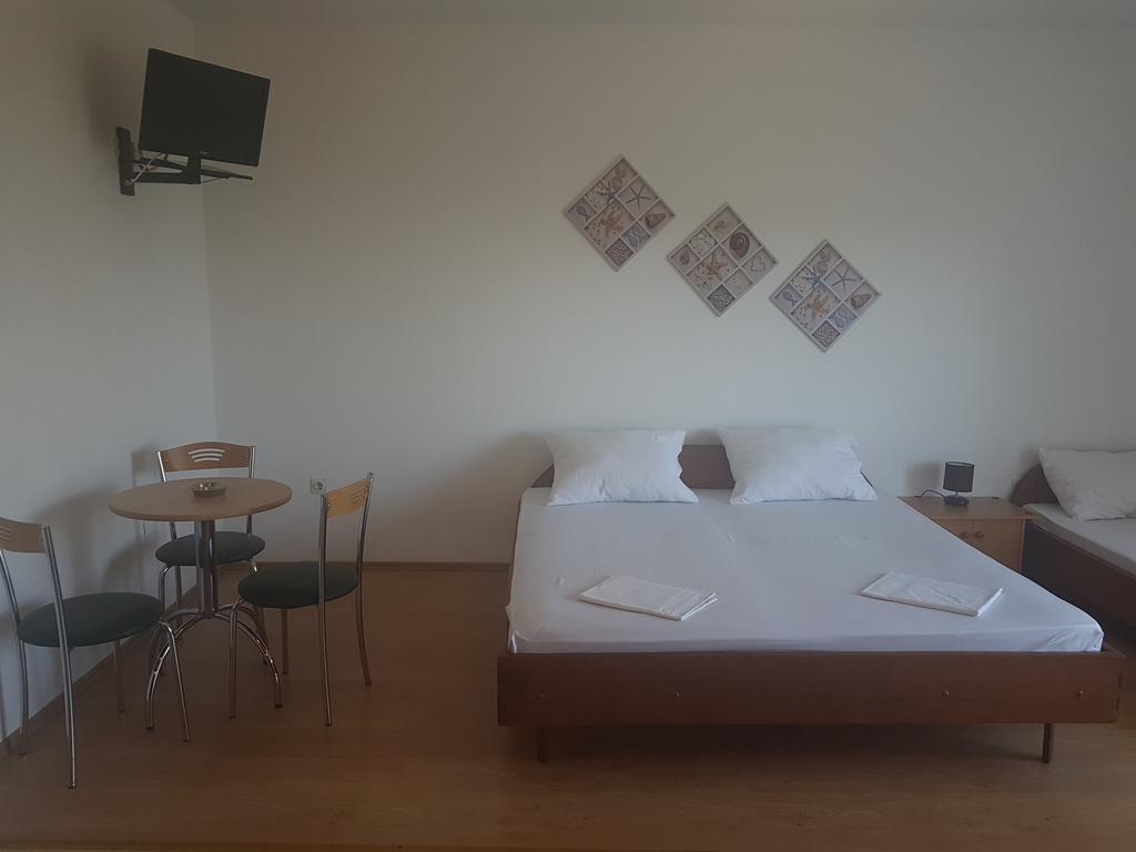 Apartments Plazibat Škrip 外观 照片