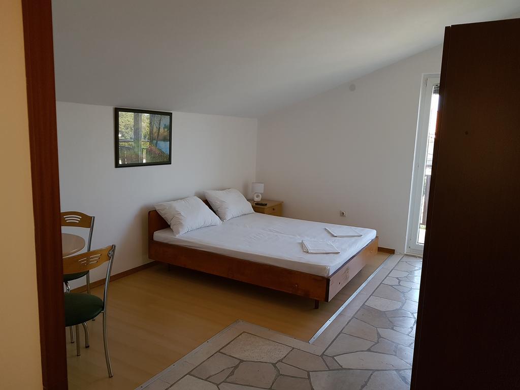 Apartments Plazibat Škrip 外观 照片