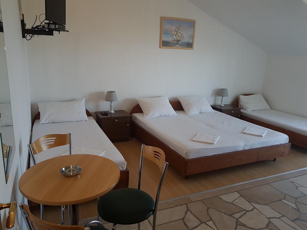 Apartments Plazibat Škrip 外观 照片