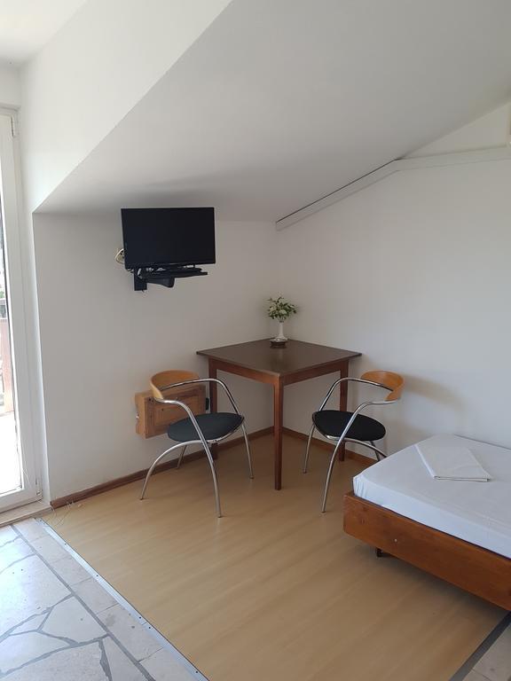 Apartments Plazibat Škrip 外观 照片